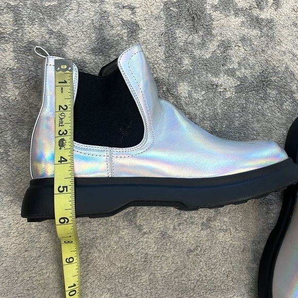 New DV Dolce Vita Cole Ankle Boots Iridescent Metallic Moon Boots Sz 4 - Picture 14 of 15